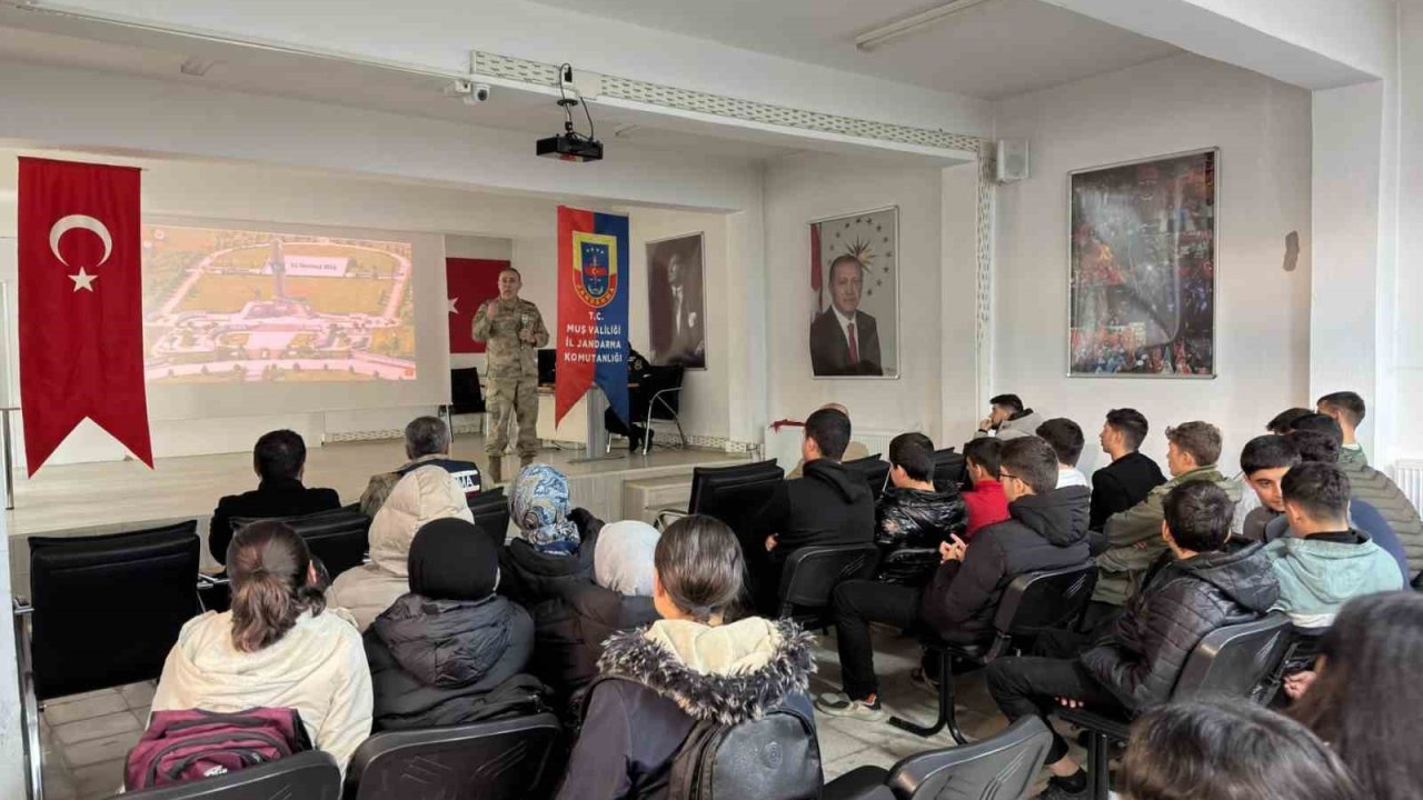 Muş’ta öğrencilere Jandarma Teşkilatı’nın tanıtımı yapıldı