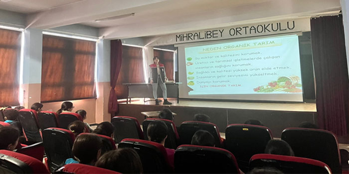 Kars'ta Ortaokul öğrencilerine organik tarım eğitimi verildi