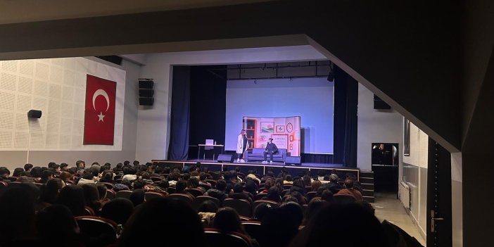 Kars'ta Lise öğrencilerine bağımlılık temalı tiyatro etkinliği