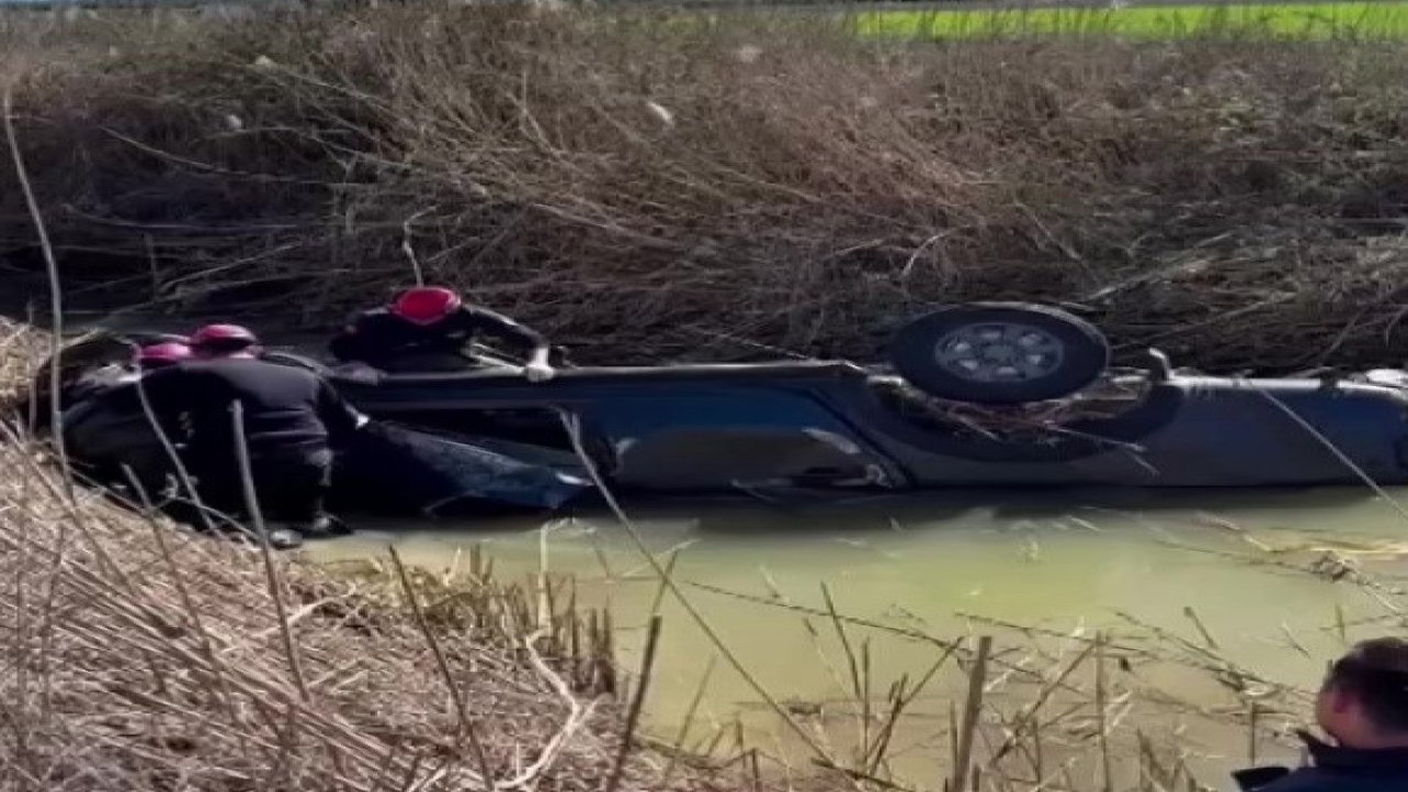 Adana’da dereye devrilen kamyonetin sürücüsü hayatını kaybetti