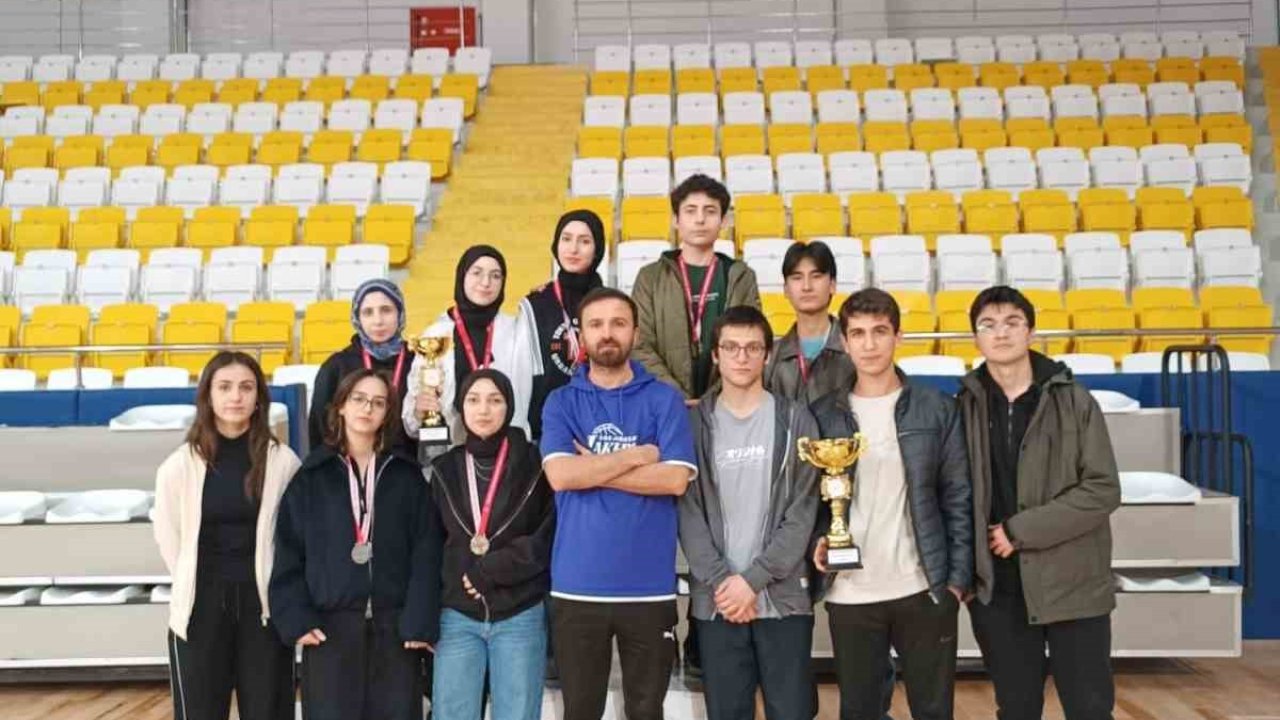 Bayburt Fen Lisesi öğrencilerinden satrançta başarı