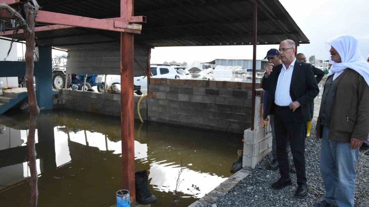 Başkan Yapar, aşırı yağışla birlikte sular altında kalan Aşağıoba Mahallesi’nde incelemelerde bulundu