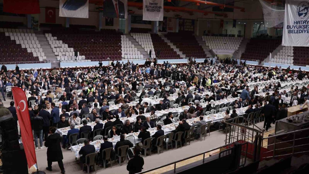 Hataylılar, Hatay Büyükşehir Belediyesi’nin iftar sofrasında buluştu