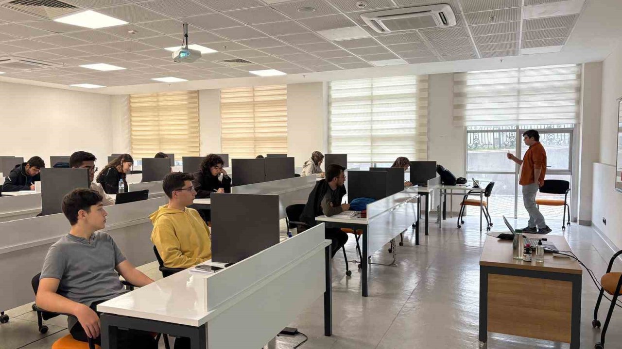 BTÜ’nün tercihten önce üniversiteni yaşa projesi tescillendi