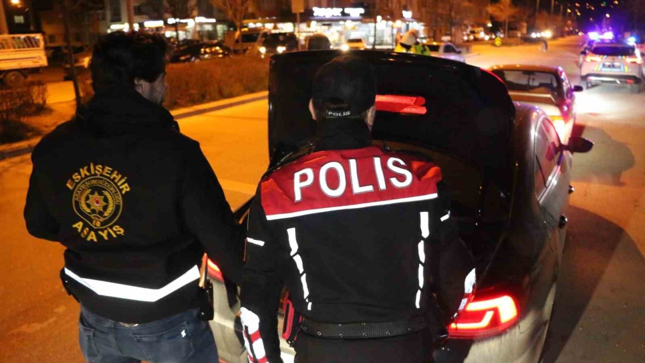 Eskişehir’de asayiş ve trafik uygulamaları sürüyor