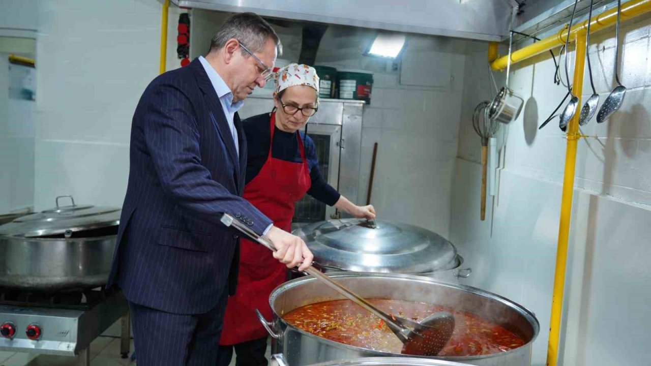 Ayvalık Belediye Başkanı Mesut Ergin: "Ramazan paylaşmaktır."