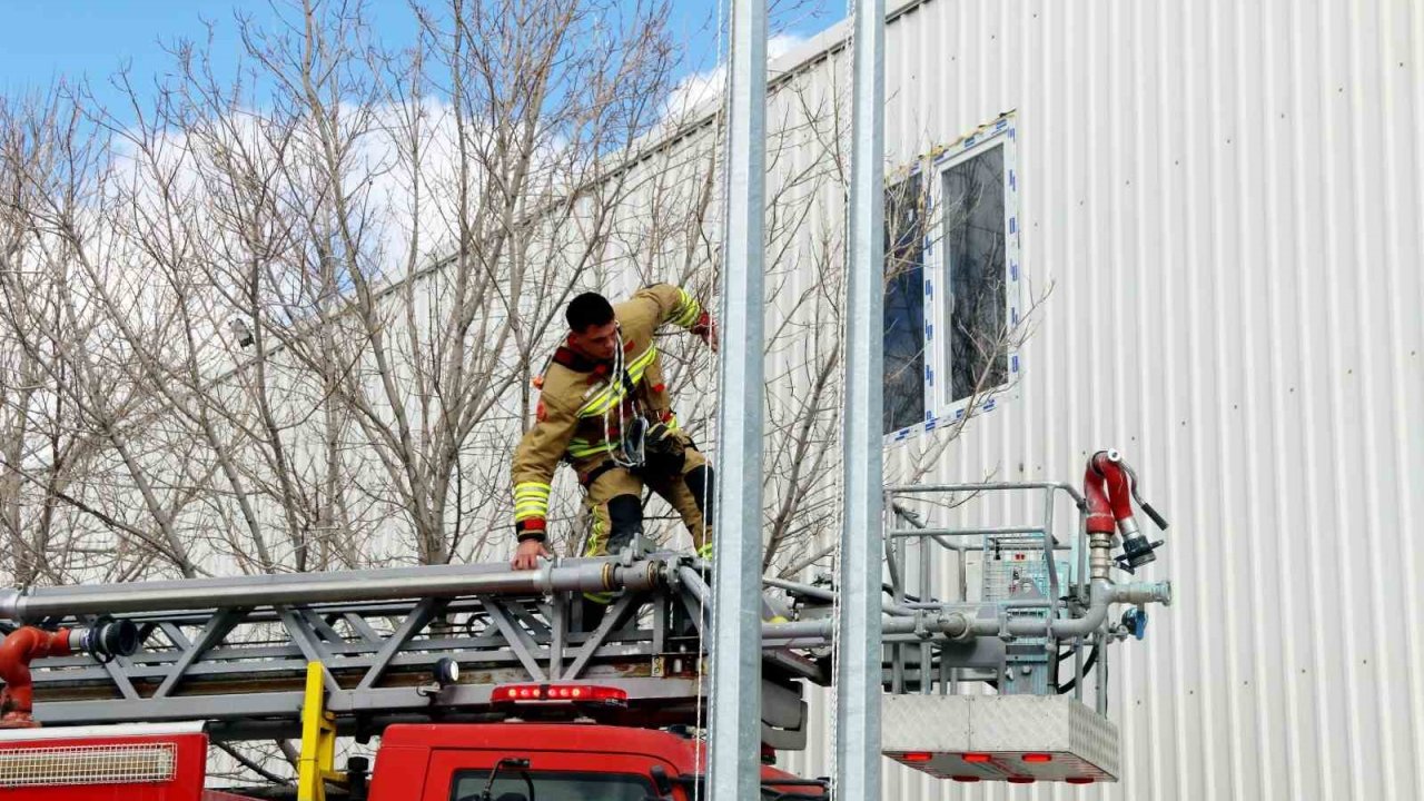 Kütahya OSB İtfaiye Ekibi’nden yangın ve kurtarma tatbikatı
