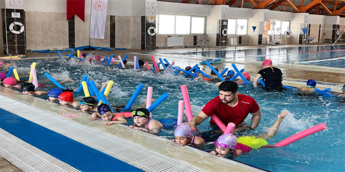 Kars’ta Yüzme Antrenmanları Hız Kesmiyor