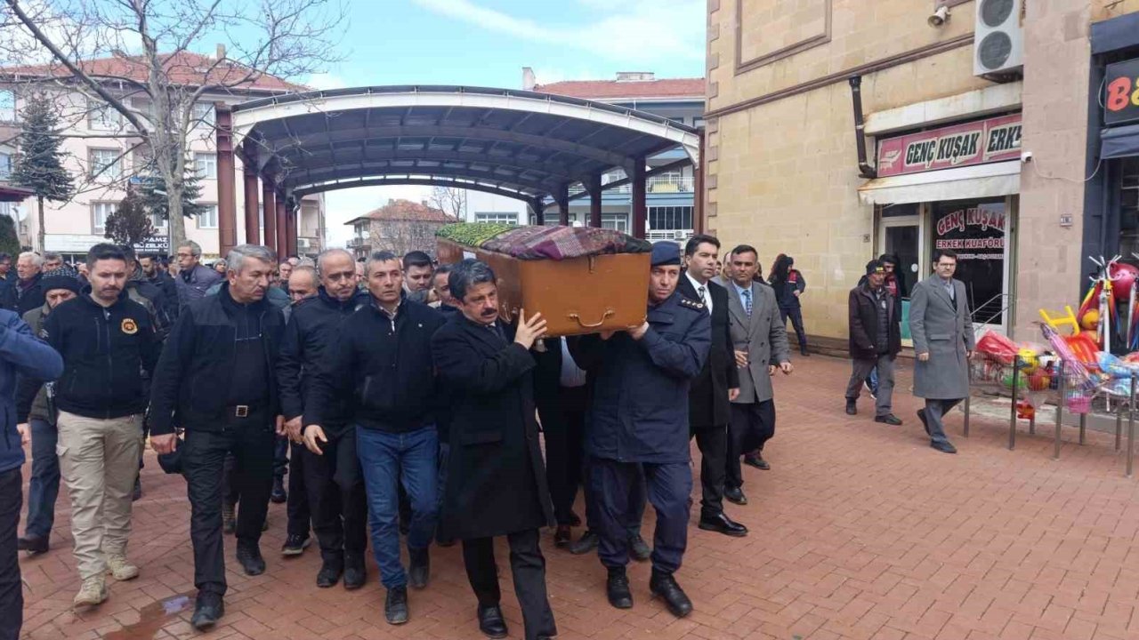 Şehit annesi son yolculuğuna uğurlandı