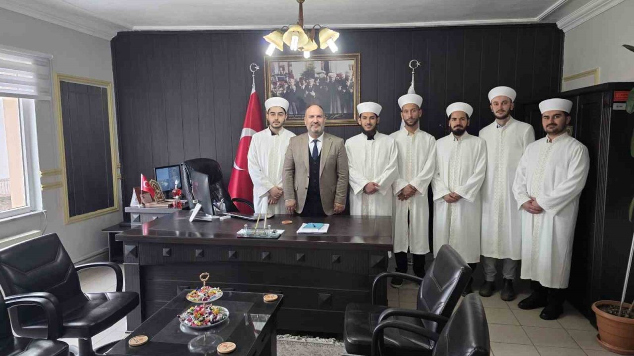 Çan’da yeni atanan din görevlilerine sarık ve cübbe giydirme merasimi düzenlendi