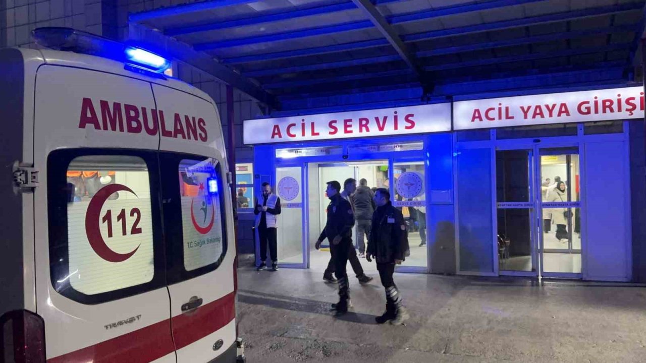 Bursa’da parkta çıkan tartışmada kan aktı, sırtından bıçaklanarak yaralandı