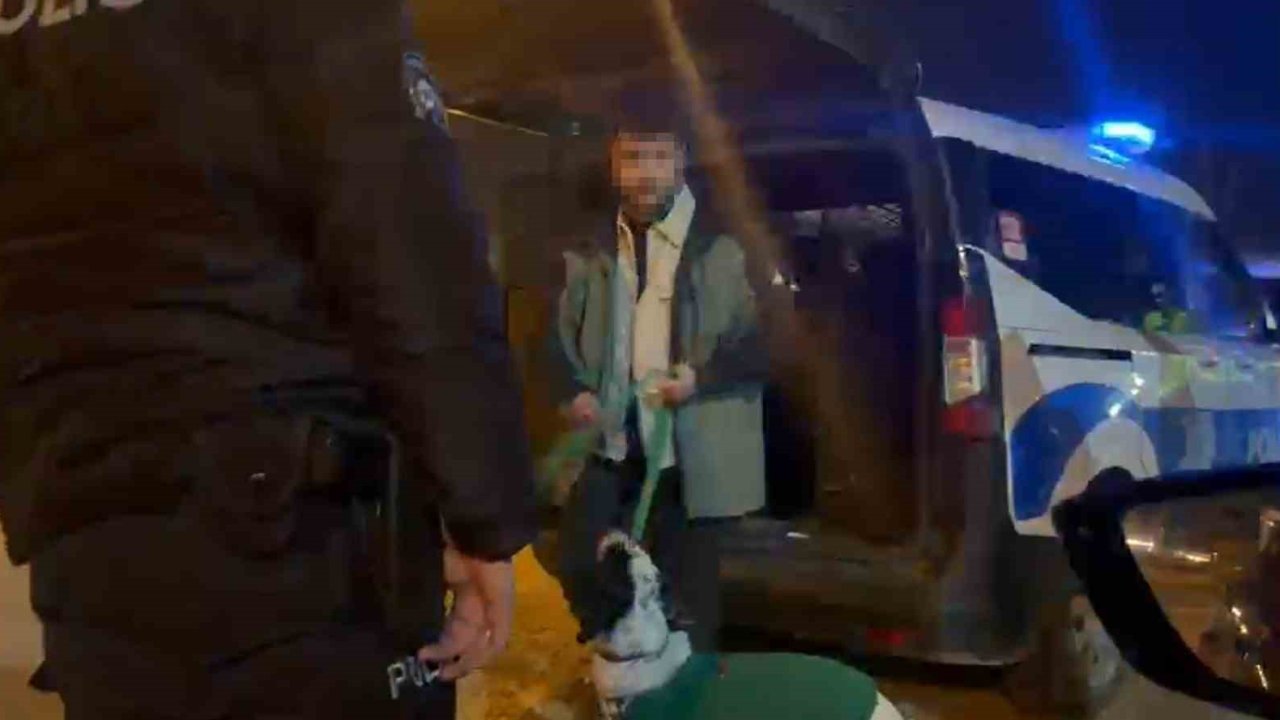 1.55 promil alkollü yakalanan ve 14 bin TL ceza kesilen sürücü, karakola köpeğiyle gitti