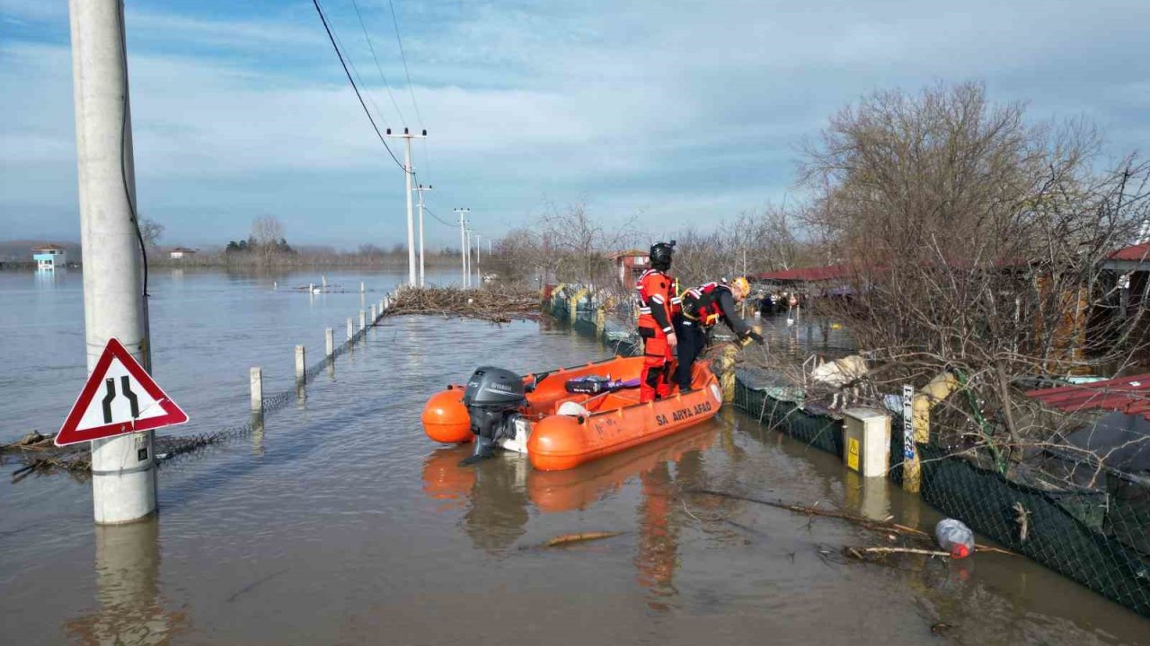 Taşkında mahsur kalan hayvanlar kurtarılmaya devam ediyor