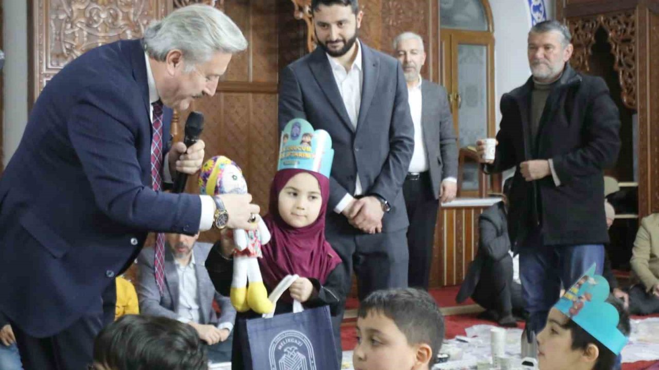 "İlk Orucum İlk İftarım" Programında gönül sofrası çocukların neşesi ile bereketlendi