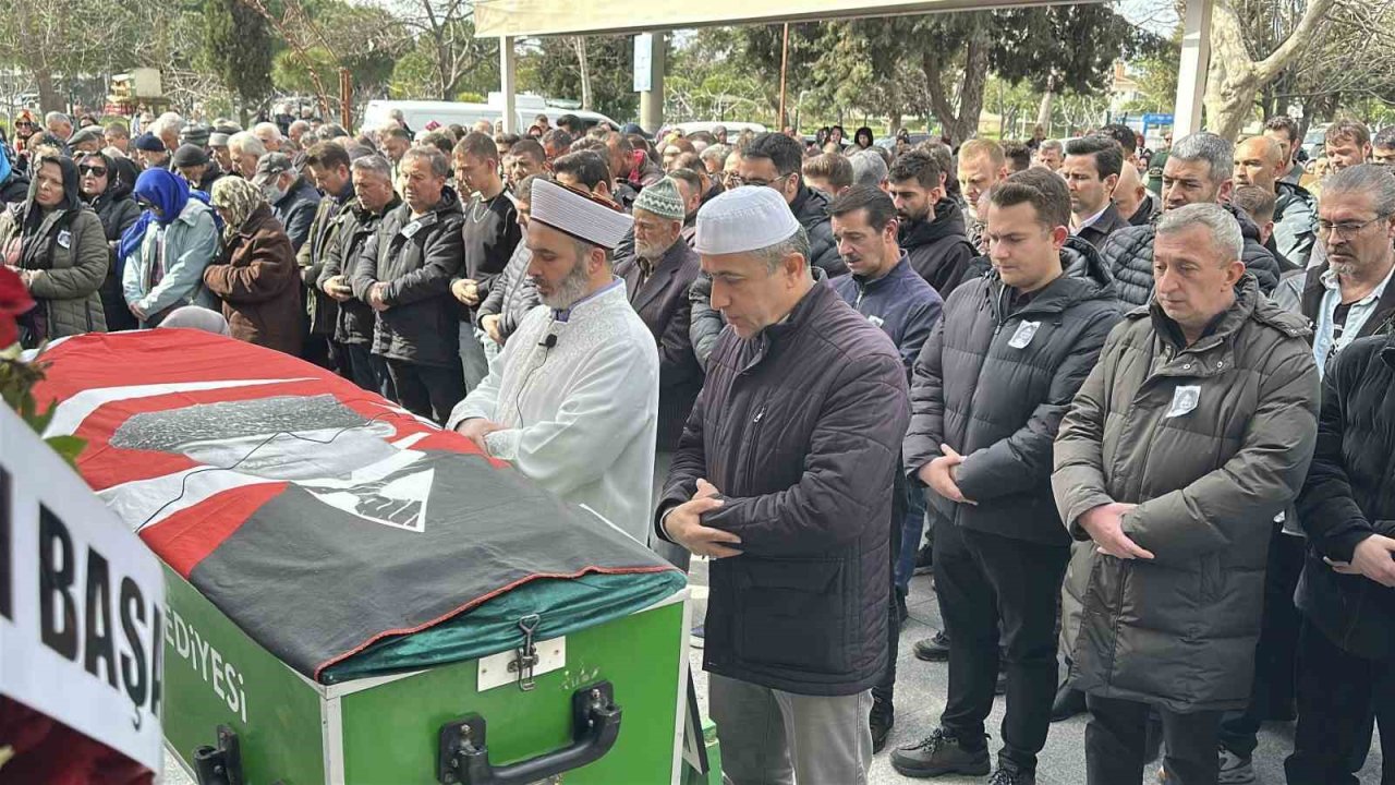 Bulgaristan’da trafik kazasında hayatını kaybeden Çanakkaleli genç son yolculuğuna uğurlandı