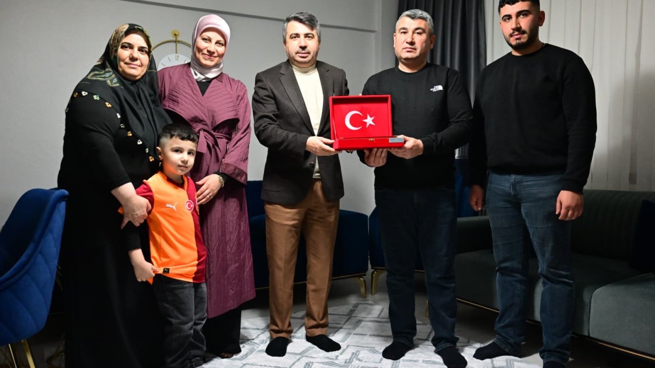 Yıldırım Belediye Başkanı Yılmaz, iftarda şehit er Samet Çaldır’ın ailesine misafir oldu