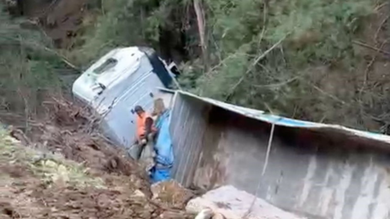 Milas’ta tır şarampole devrildi: 1 yaralı