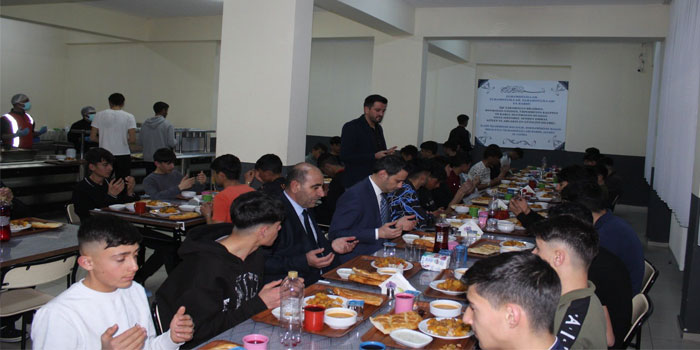 Selim Kaymakamı Mehmet Ali Semiz öğrencilerle iftarda buluştu