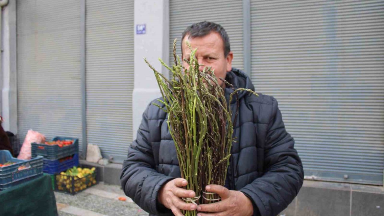 Aydın’ın yöresel lezzeti kedirgen ve sarmaşıklar pazar tezgahlarını süslemeye başladı