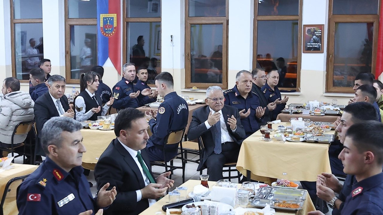 Başkan Büyükkılıç, kahraman jandarmalarla iftar sofrasında buluştu
