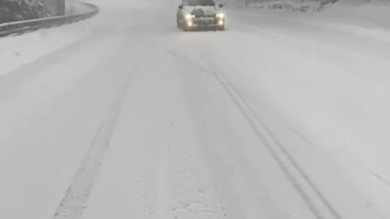 Uludağ’da dün gece yoğun kar yağdı, kar kalınlığı 163 santimetreye ulaştı