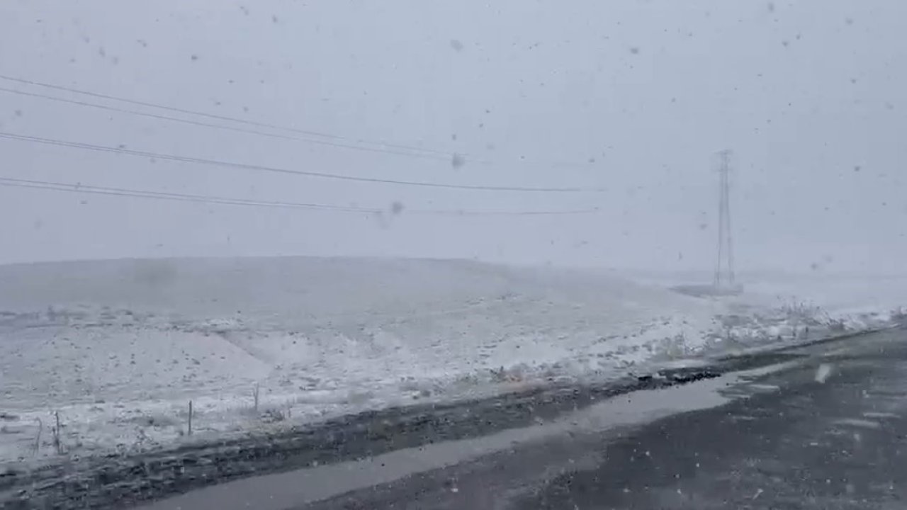 Türkiye’nin en kurak ilçelerinden Karapınar’da kar sevinci