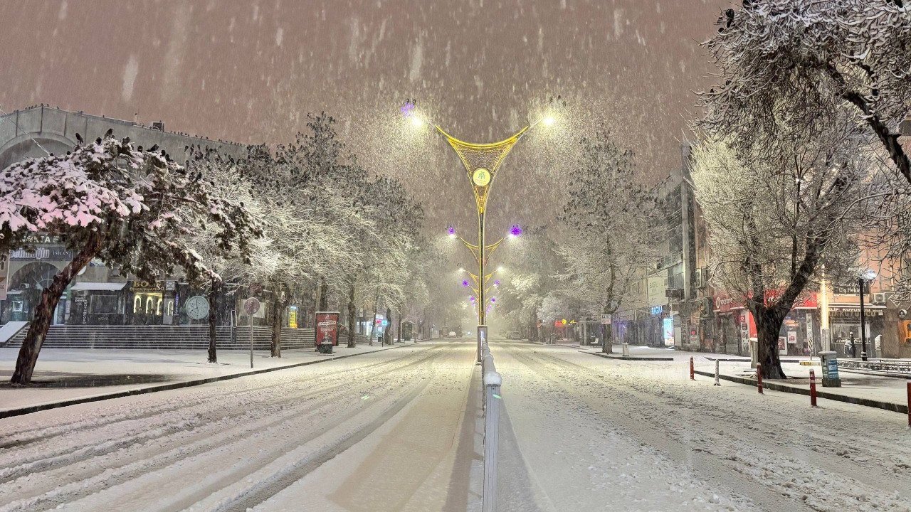 Erzincan’da kar yağışı hayatı olumsuz etkiledi