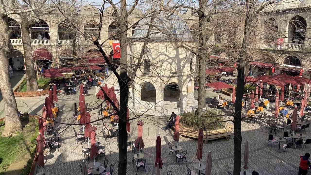 Koza Han’da masalar geri döndü, vatandaş yeniden tarihle buluştu