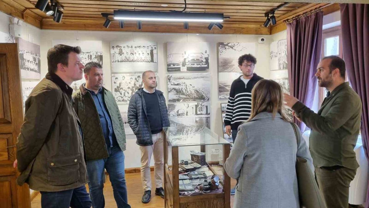 Ayvalık Alan Başkanlığı ekibinden Burhaniye Kent Arşivi’ne ziyaret