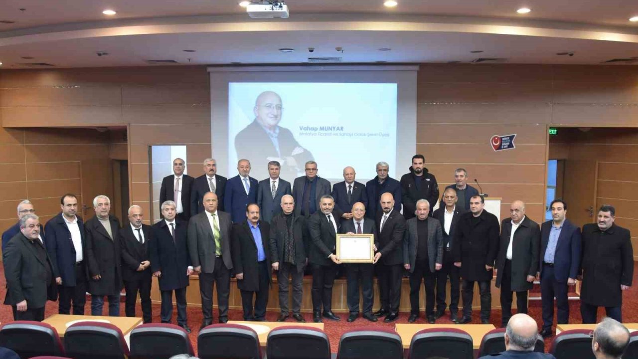Malatya TSO’dan Vahap Munyar’a "Şeref Üyeliği Beratı"