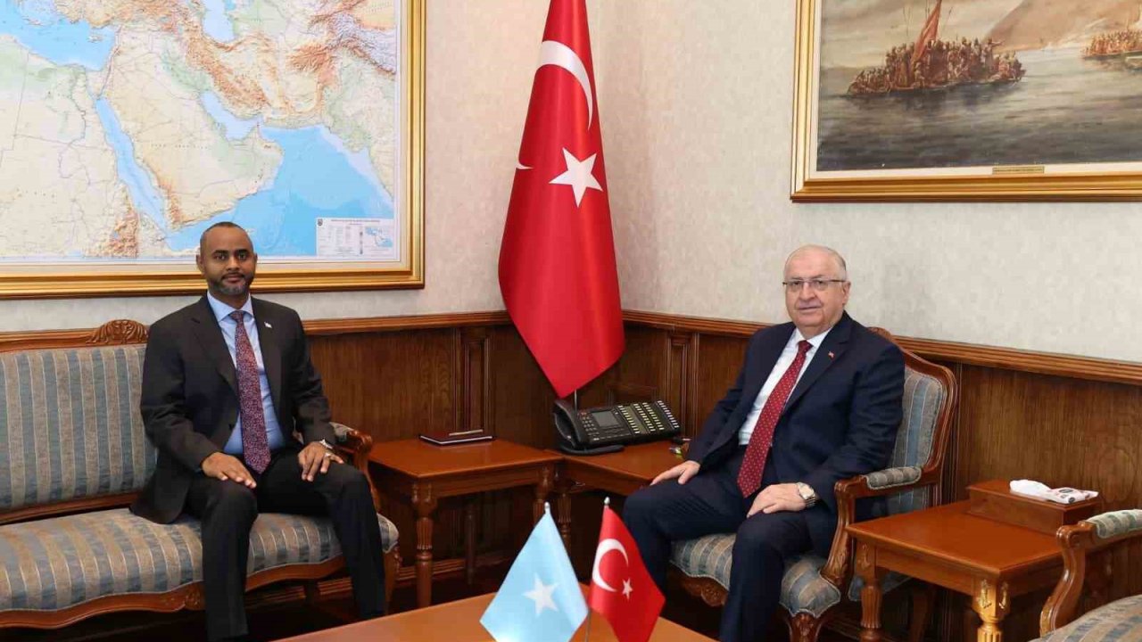 Bakan Güler, Somali Limanlar ve Deniz Ulaştırma Bakanı Nur’la görüştü