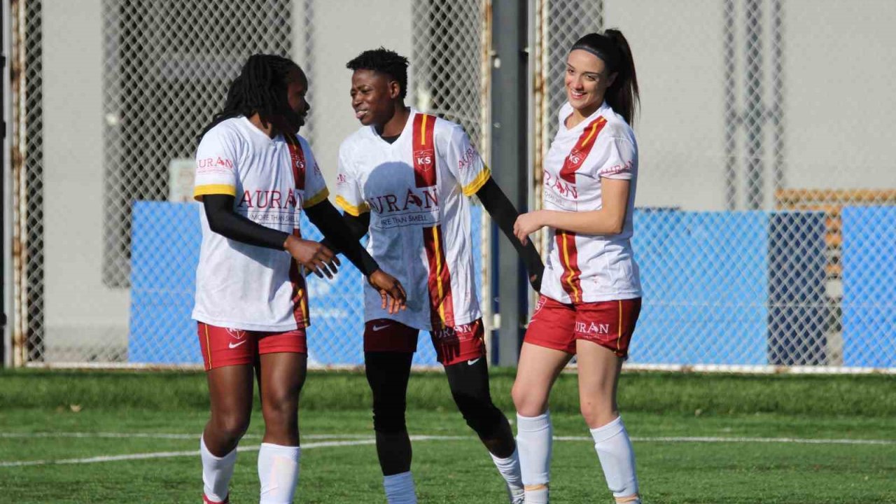 Hem şampiyon, hem de gol kraliçesi