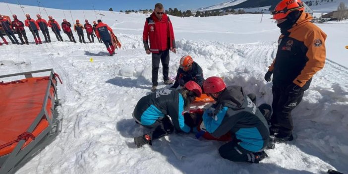 Kars'ta nefes kesen çığ tatbikatı: Ekipler zamanla yarıştı