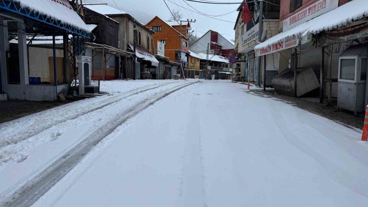 Osmaniye Zorkun Yaylası’nda kar yağışı başladı