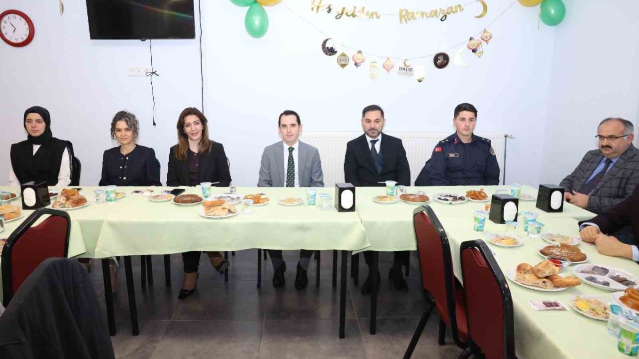 Gördes Huzurevi sakinleri iftar sofrasında buluştu