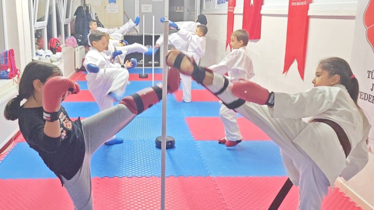Bilecik’te spor okullarında karate eğitimleri sürüyor
