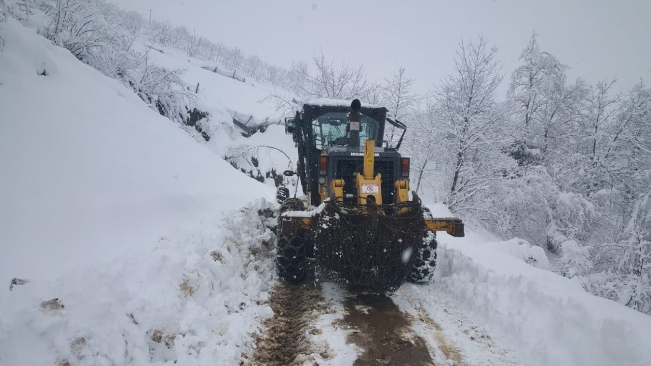 Trabzon’da 40 mahalle yolu kar nedeniyle ulaşıma kapandı