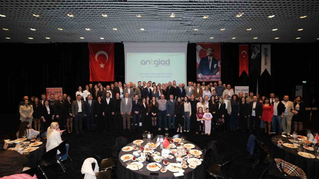 ANTGİAD iftarında "İnsanın Fabrika Ayarları" konuşuldu