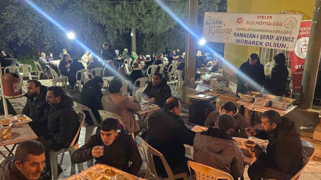 Efeler’de ’Mahallece İftardayız’ programı vatandaşları buluşturdu