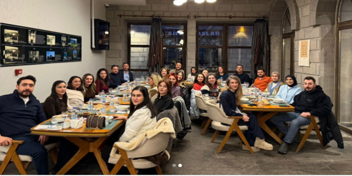 Kars Harakani Devlet Hastanesi II. Basamak Çocuk Yoğun Bakım Ünitesi personeli iftarda buluştu