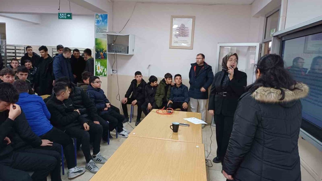 Şuhut’ta öğrencilere ‘Gıda Güvenilirliği’ eğitimi verildi