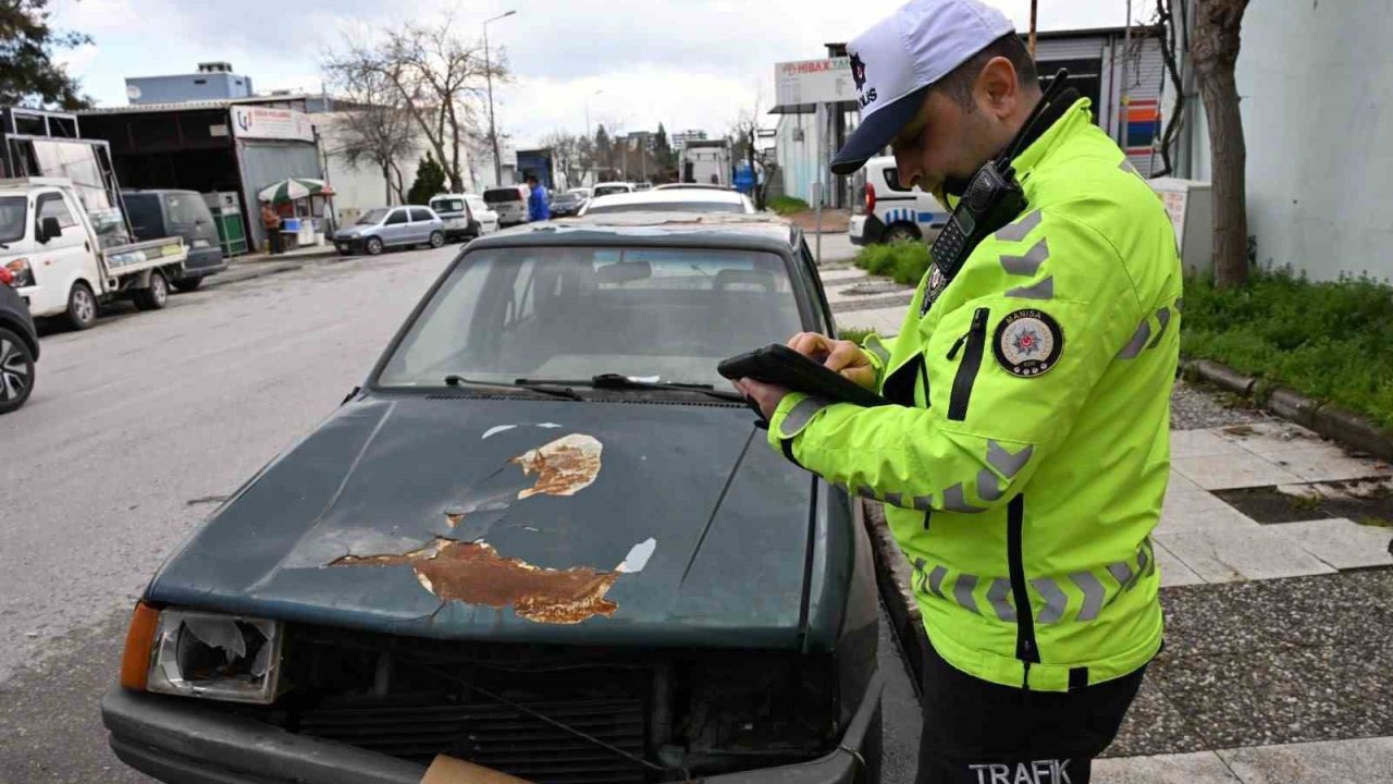 Manisa’da sahipsiz ve hurda araçlar kaldırılıyor