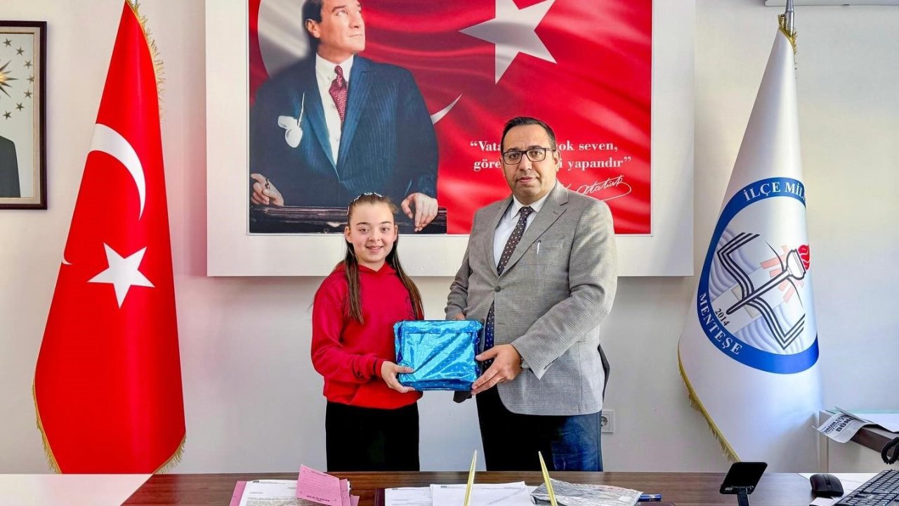 Menteşeli Azra İstiklal Marşı okuma yarışmasında Türkiye birincisi oldu