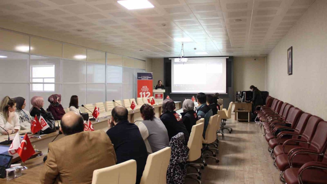 112 Acil Çağrı Merkezi’nde genel değerlendirme toplantısı yapıldı