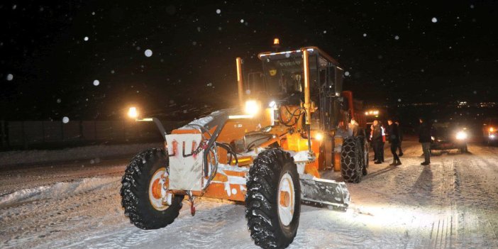 Kars’ta Kar Küreme Ve Temizlik Çalışmaları Aralıksız Sürüyor
