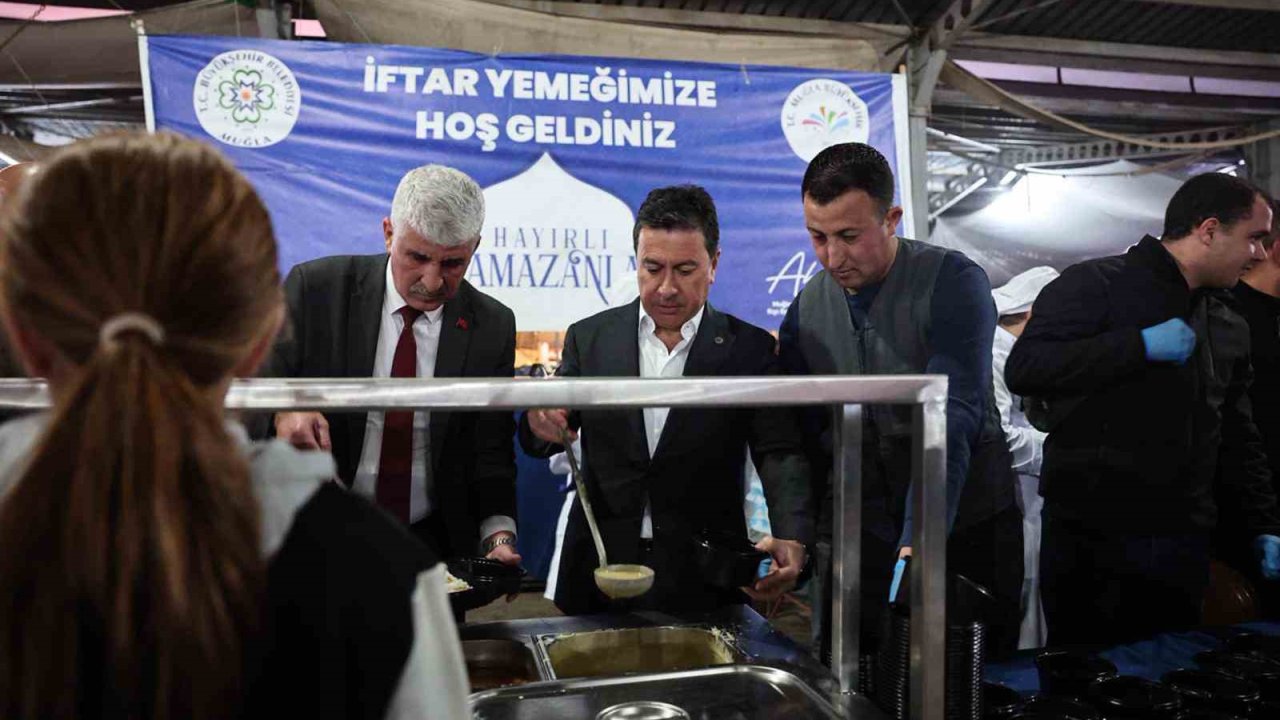 Muğla Büyükşehir iftar sofralarını ilçelerde kurmayı sürdürüyor