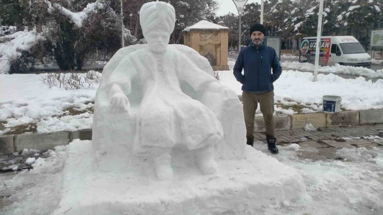 Erzincan’da kardan adam değil, kardan padişah