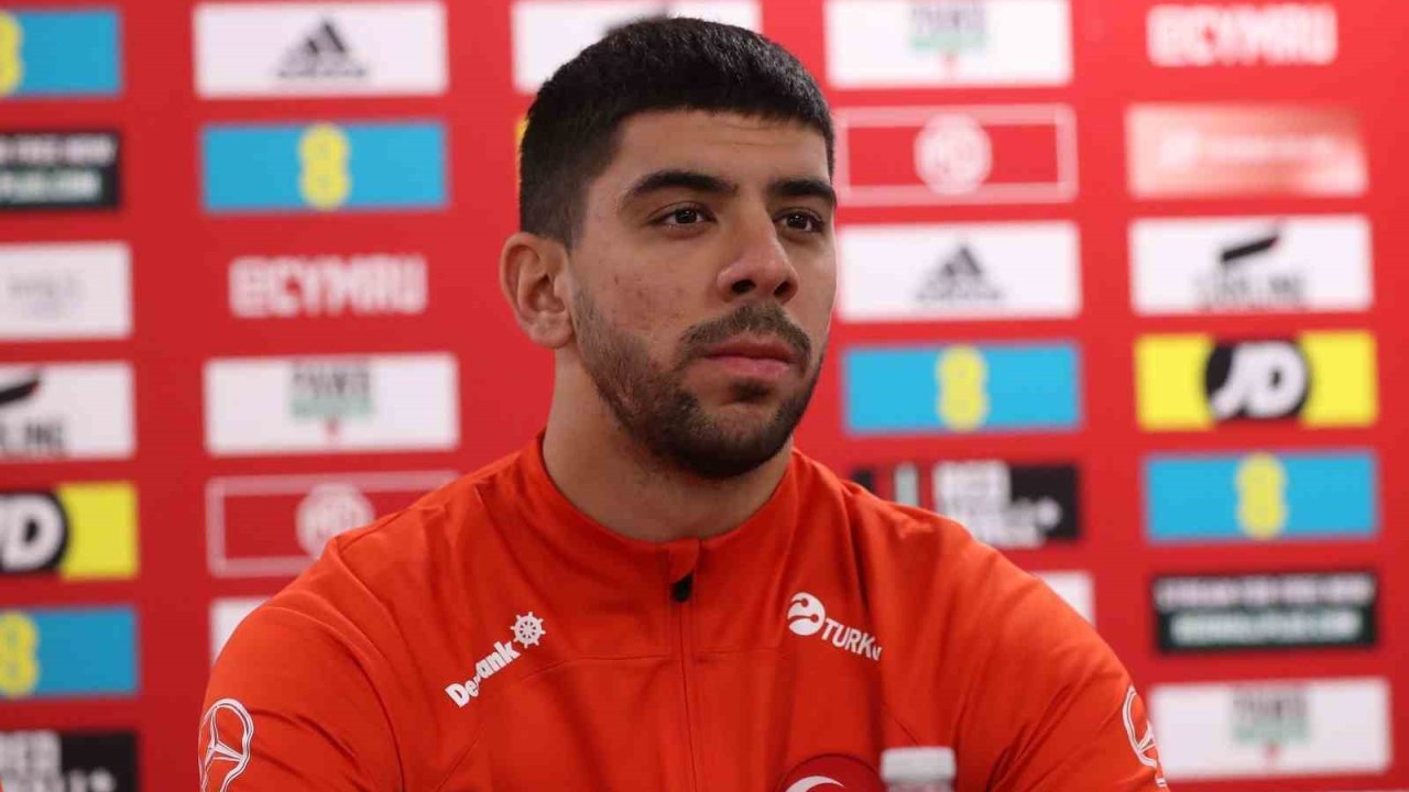 Mili futbolcu Cenk Özkacar Dünya Kupası’ndan emin