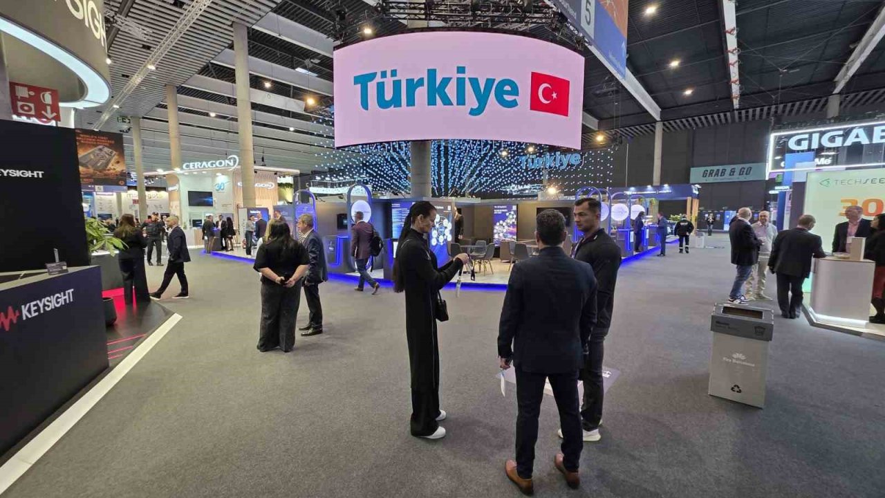 Barselona’da yapay zekalı "metal yaka" sahaya iniyor