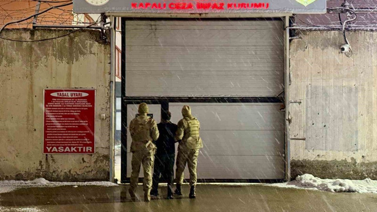 Jandarmadan düzensiz göçmen operasyonu; 7 düzensiz göçmen, 4 organizatör yakalandı